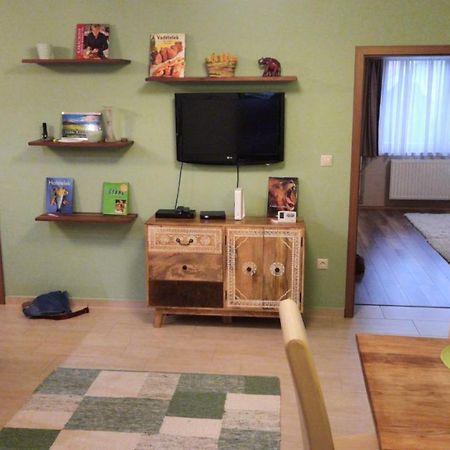 Aranypatak Apartmanhaz Сомбатхей Экстерьер фото